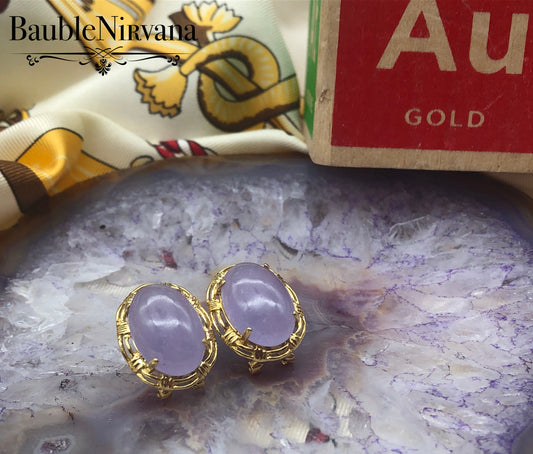 Gorgeous Vintage 14K Yellow Gold Lavender Purple Jade Cabochon Earrings