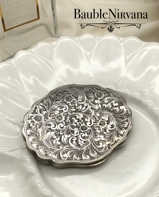 Vintage 800 Silver Italy Engraved Flowers Acanthus Leaves Clamshell Compact