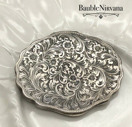 Vintage 800 Silver Italy Engraved Flowers Acanthus Leaves Clamshell Compact