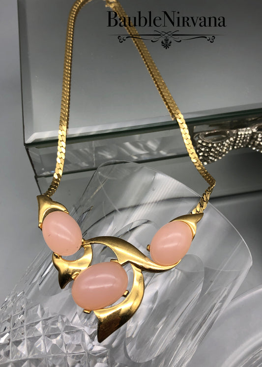 Vintage Retro Trifari Pink Oval Cabochon Modern Look Flat Serpentine Necklace