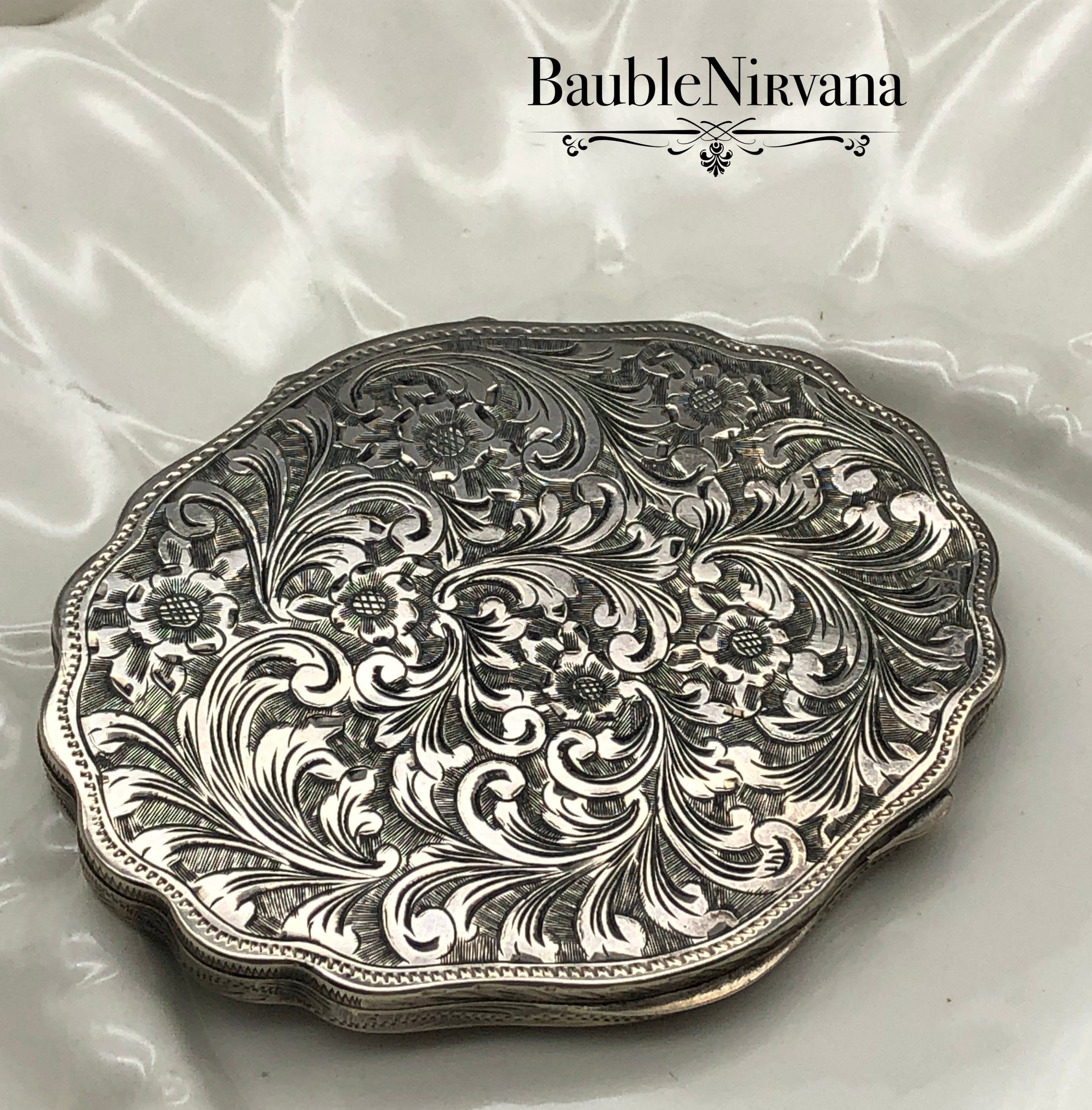 Vintage 800 Silver Italy Engraved Flowers Acanthus Leaves Clamshell Compact