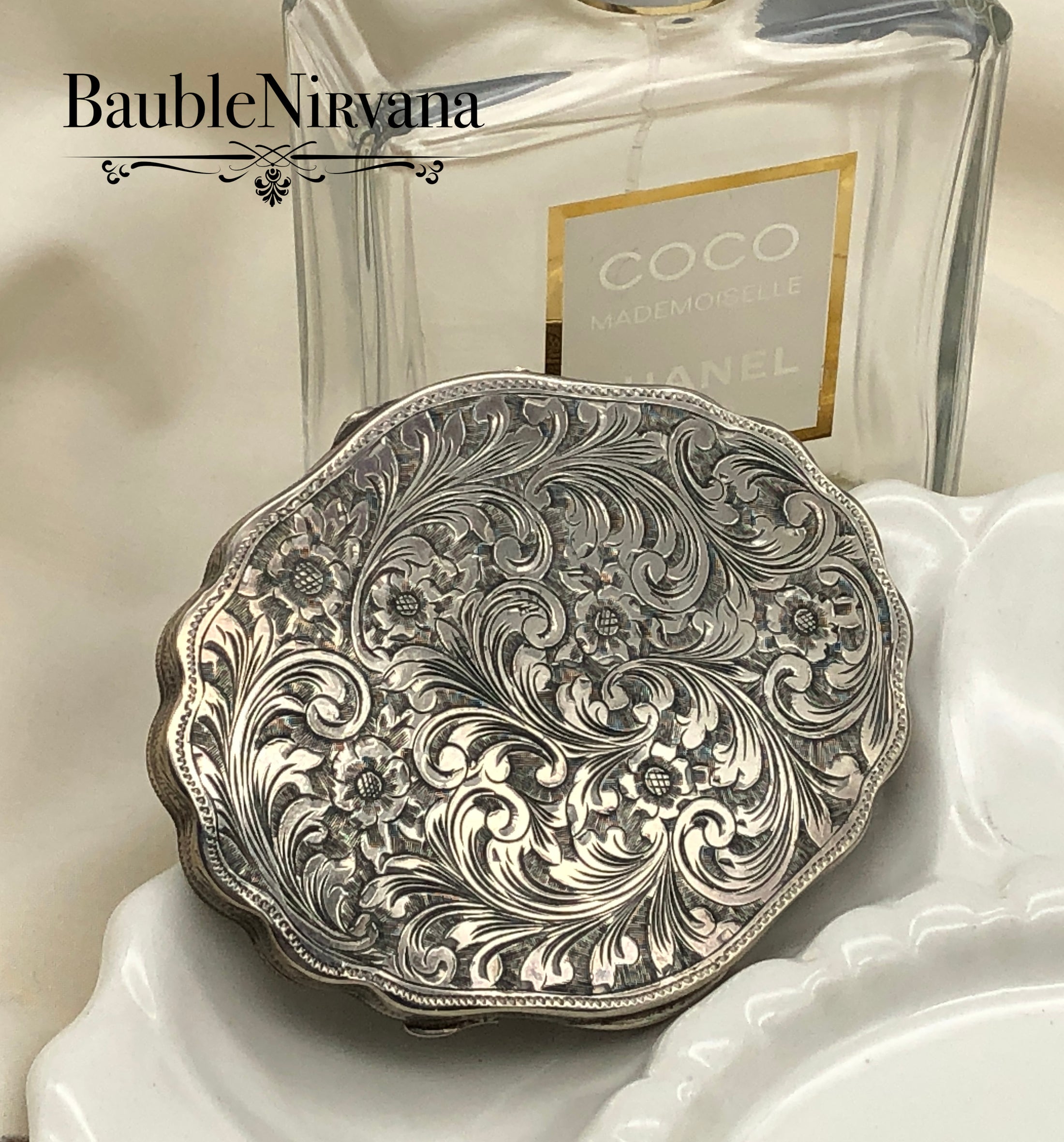 Vintage 800 Silver Italy Engraved Flowers Acanthus Leaves Clamshell Compact