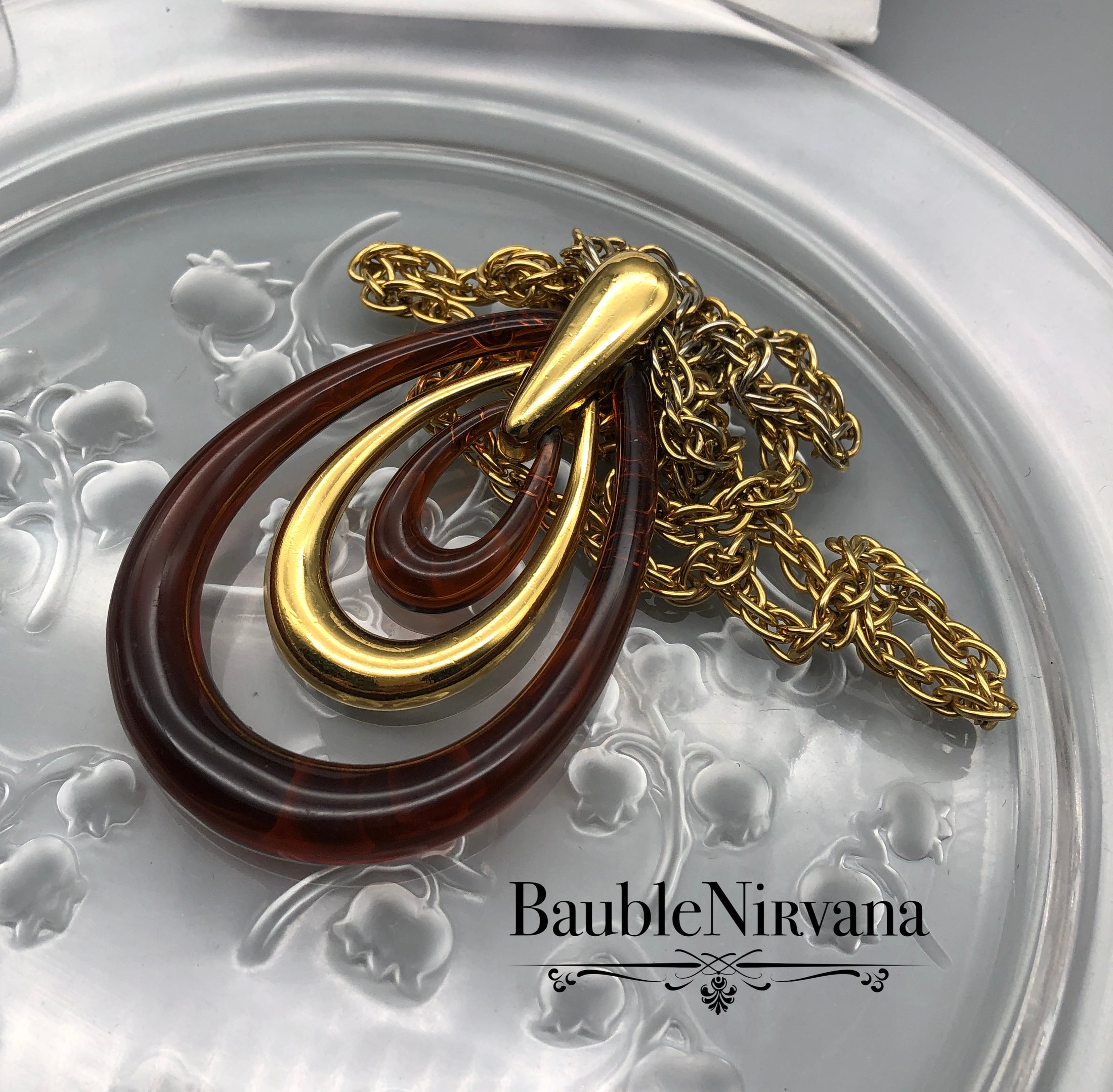 Vintage Retro 1970s Amber Lucite & Goldtone Trifari Three Loop Pendant&Necklace