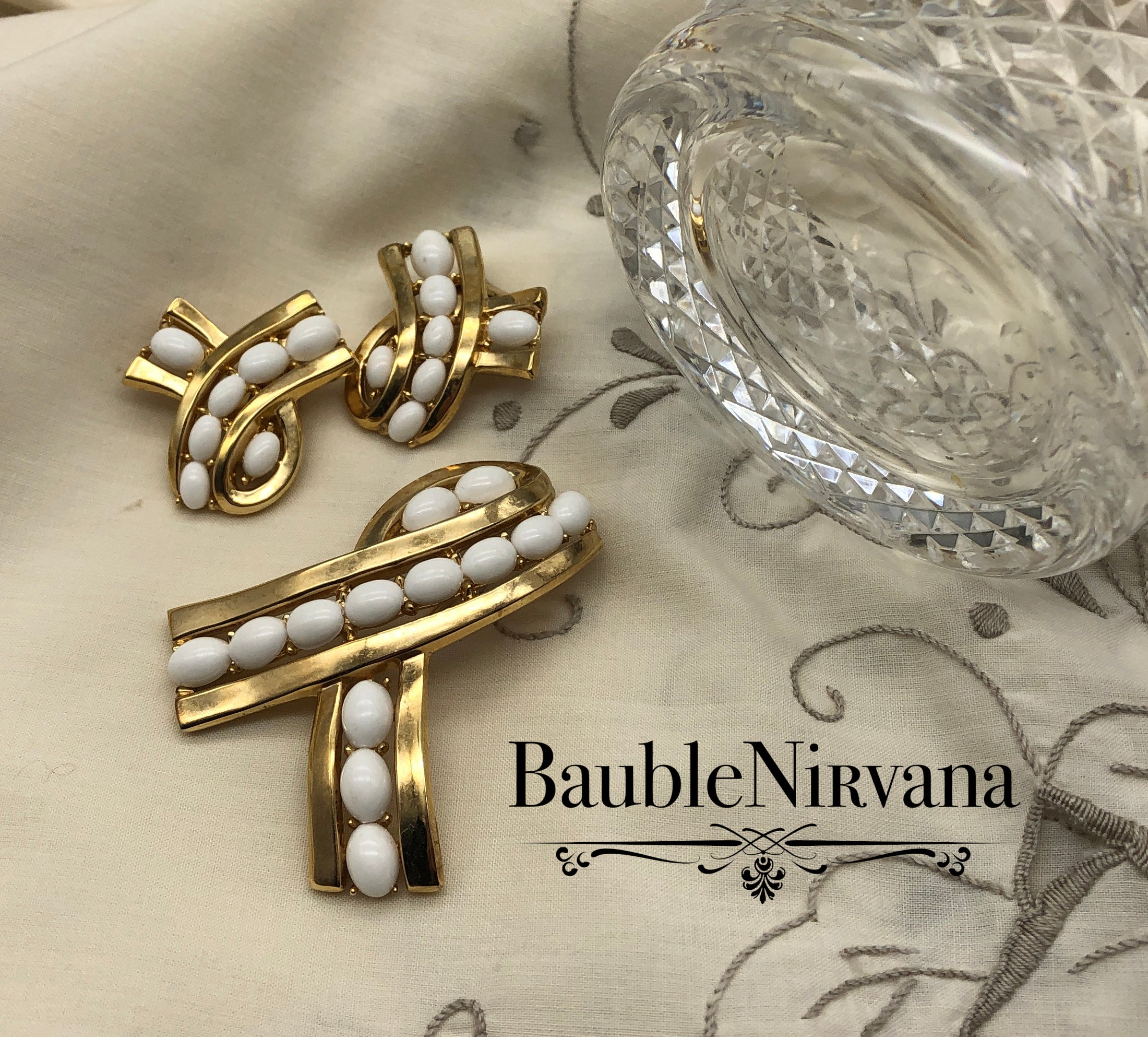 Vintage Crown Trifari Gold Plated & White Glass Cabochon Ribbon Pin&Earrings Set