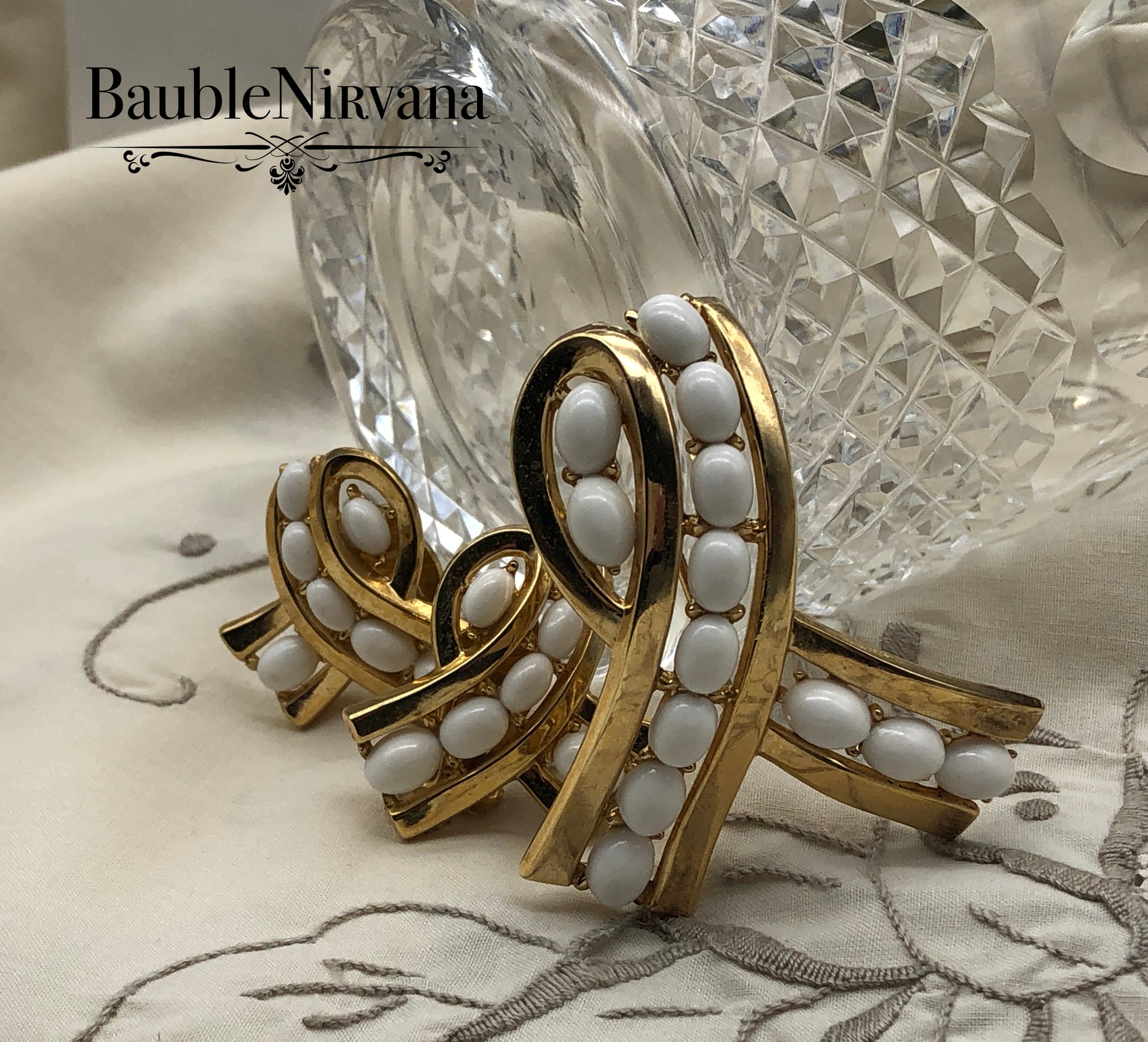 Vintage Crown Trifari Gold Plated & White Glass Cabochon Ribbon Pin&Earrings Set